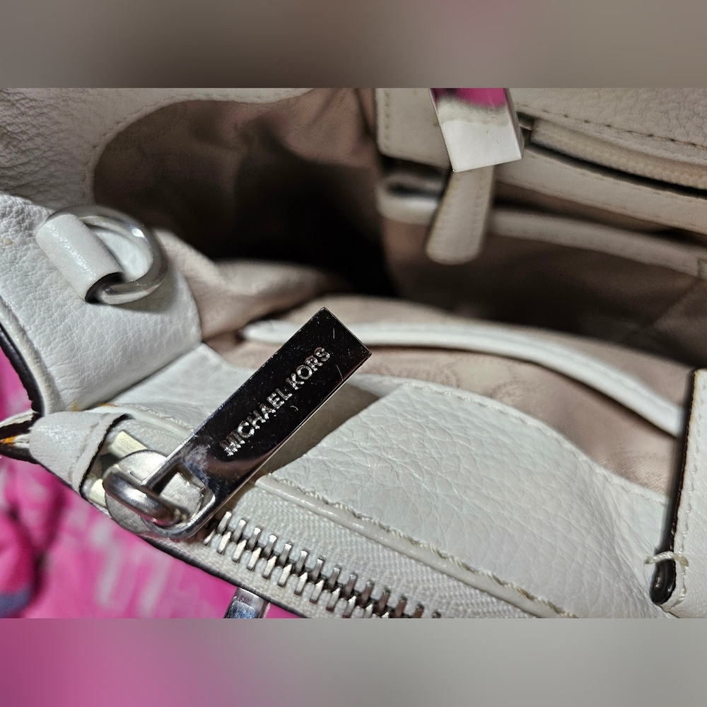 MICHAEL KORS  LEATHER SHOULDER BAG - Picture 15 of 17